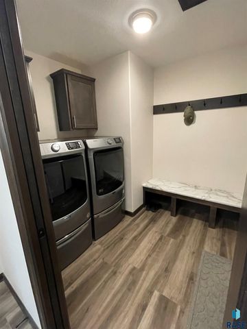 4013 Home Plate Ave, Sioux Falls, SD 57110