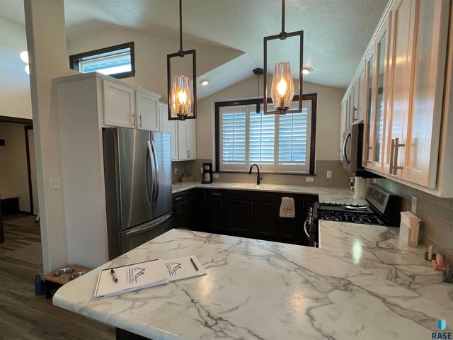 4013 Home Plate Ave, Sioux Falls, SD 57110