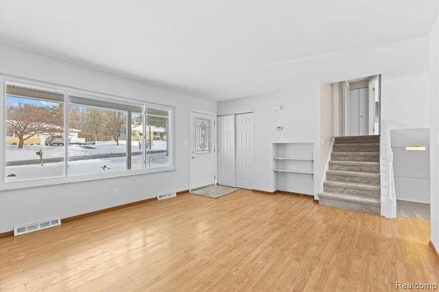 566 Eastridge Drive, Ortonville, MI 48462