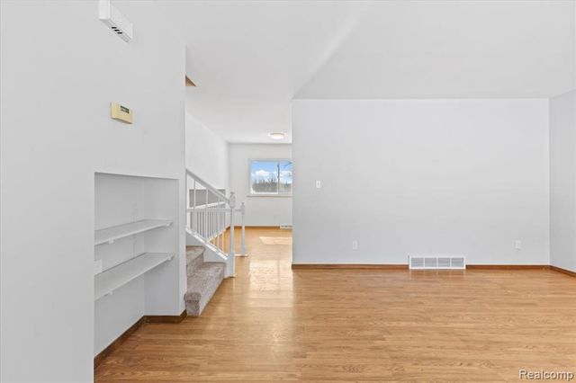 566 Eastridge Drive, Ortonville, MI 48462