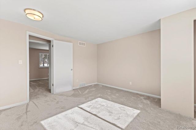 566 Eastridge Drive, Ortonville, MI 48462