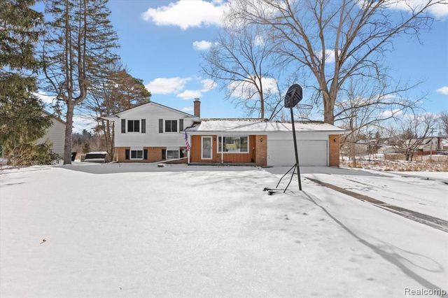 566 Eastridge Drive, Ortonville, MI 48462