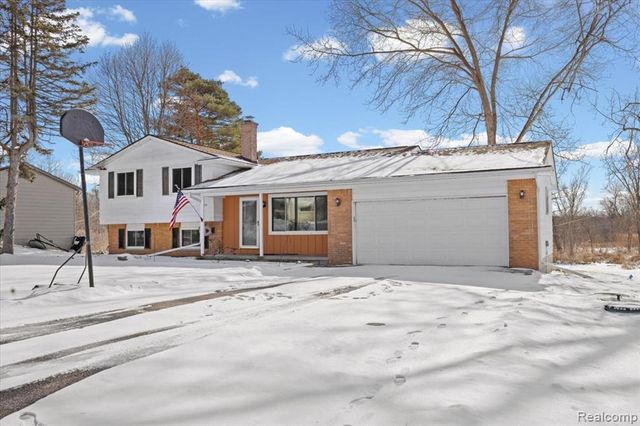 566 Eastridge Drive, Ortonville, MI 48462