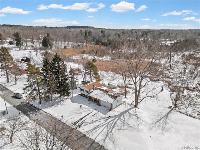 566 Eastridge Drive, Ortonville, MI 48462