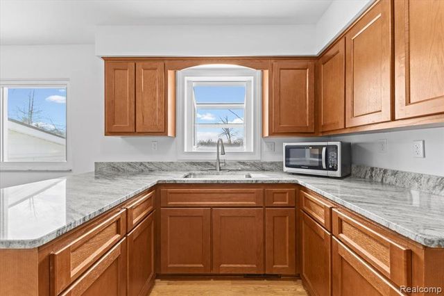 566 Eastridge Drive, Ortonville, MI 48462