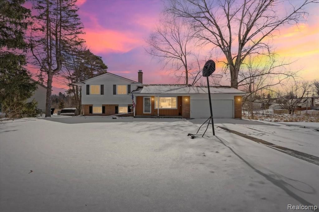 566 Eastridge Drive, Ortonville, MI 48462