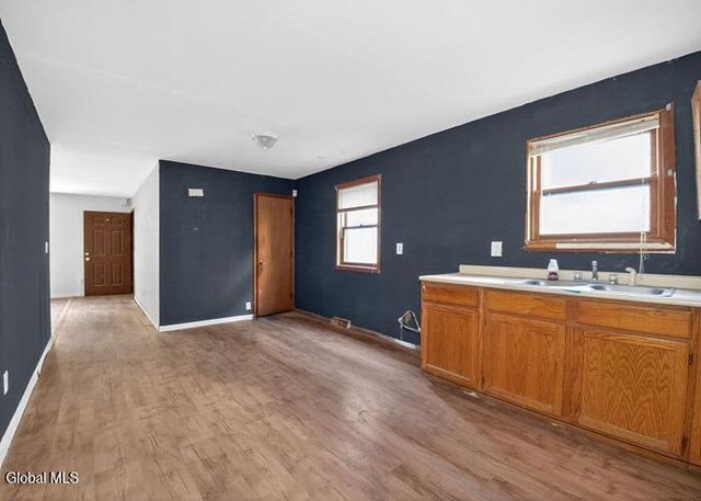 1087 Davis Terrace, Schenectady, NY 12303