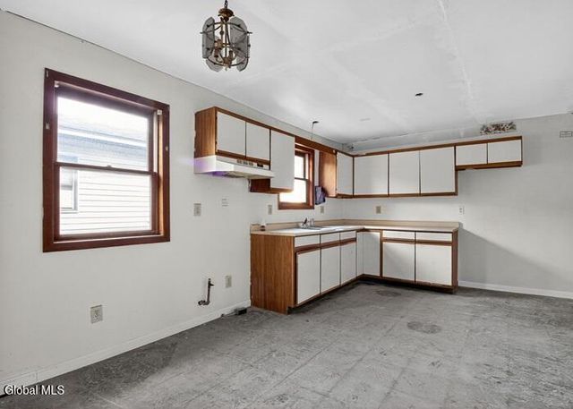 1087 Davis Terrace, Schenectady, NY 12303