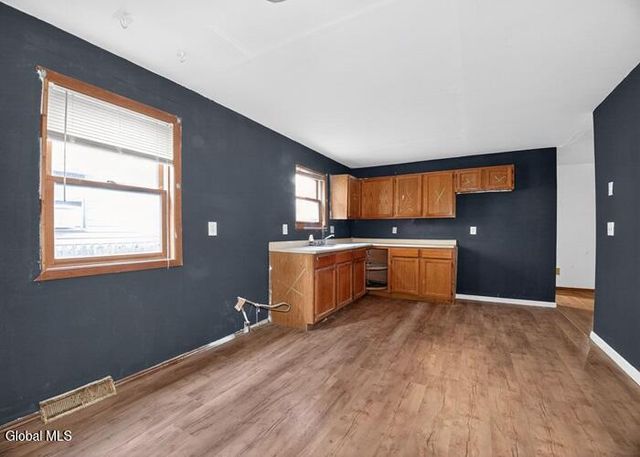 1087 Davis Terrace, Schenectady, NY 12303