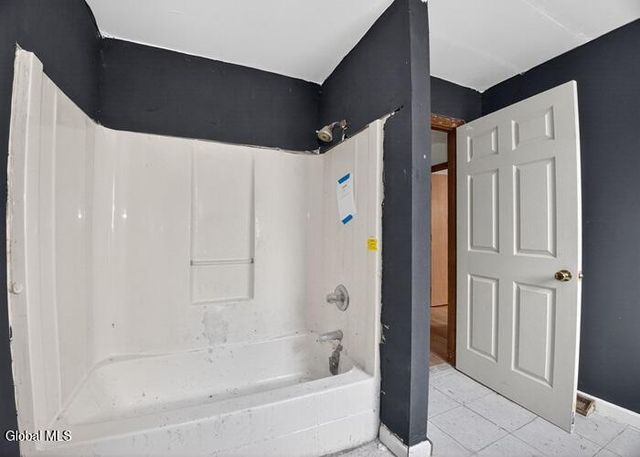 1087 Davis Terrace, Schenectady, NY 12303