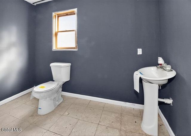 1087 Davis Terrace, Schenectady, NY 12303