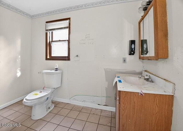 1087 Davis Terrace, Schenectady, NY 12303