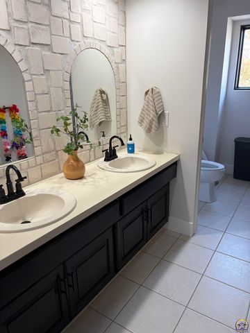 3502 SW Stonybrook DR, Topeka, KS 66614