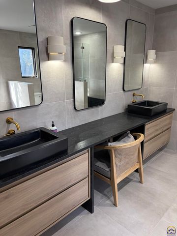 3502 SW Stonybrook DR, Topeka, KS 66614