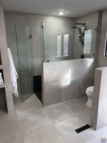 3502 SW Stonybrook DR, Topeka, KS 66614