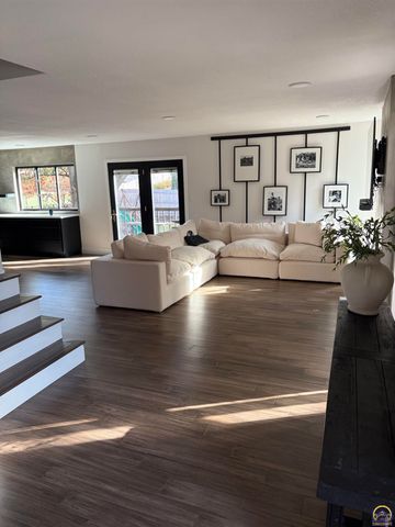 3502 SW Stonybrook DR, Topeka, KS 66614