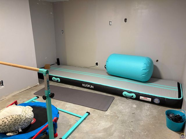 3502 SW Stonybrook DR, Topeka, KS 66614