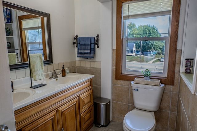 3010 Bowling Street SW, Cedar Rapids, IA 52404