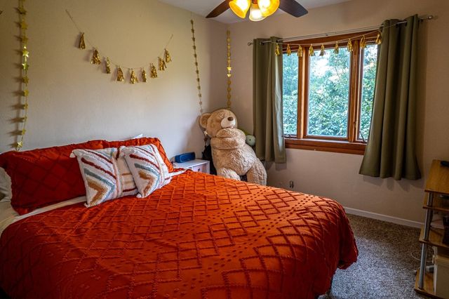 3010 Bowling Street SW, Cedar Rapids, IA 52404