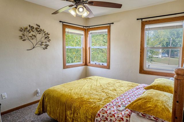 3010 Bowling Street SW, Cedar Rapids, IA 52404