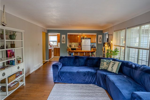 3010 Bowling Street SW, Cedar Rapids, IA 52404