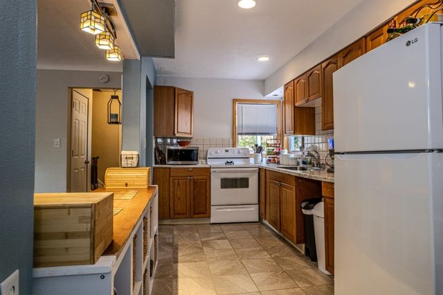 3010 Bowling Street SW, Cedar Rapids, IA 52404