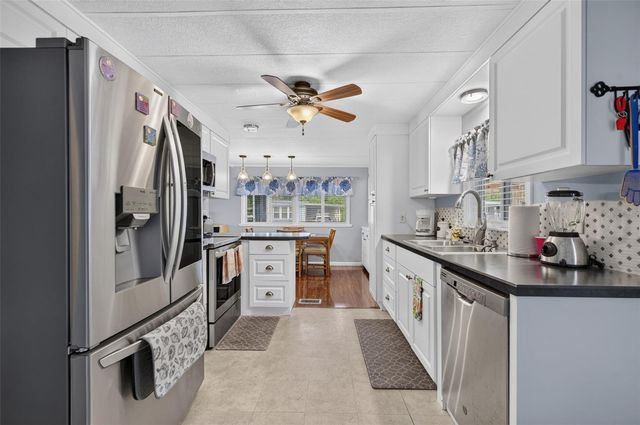 219 PARADISE S, Leesburg, FL 34788