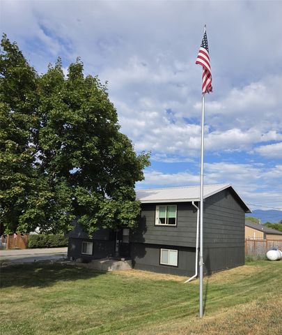 1001 E 4th Avenue, Polson, MT 59860 property photo