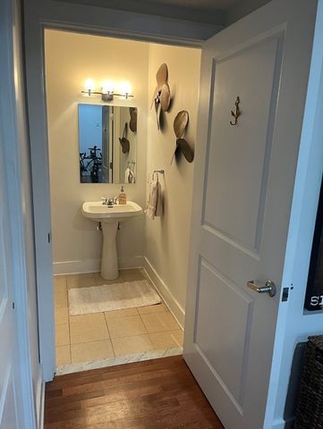 4 Powder Mill Sq 106, Andover, MA 01810