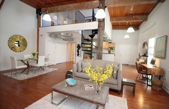 4 Powder Mill Sq 106, Andover, MA 01810