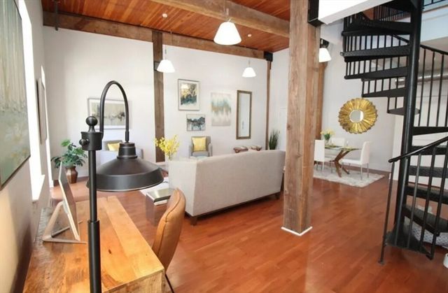 4 Powder Mill Sq 106, Andover, MA 01810