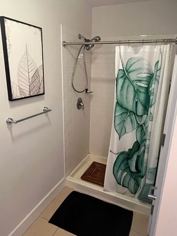 4 Powder Mill Sq 106, Andover, MA 01810