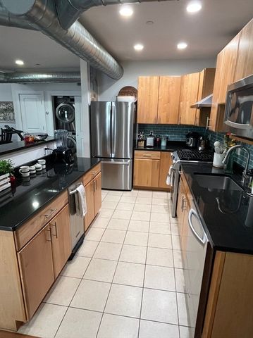 4 Powder Mill Sq 106, Andover, MA 01810