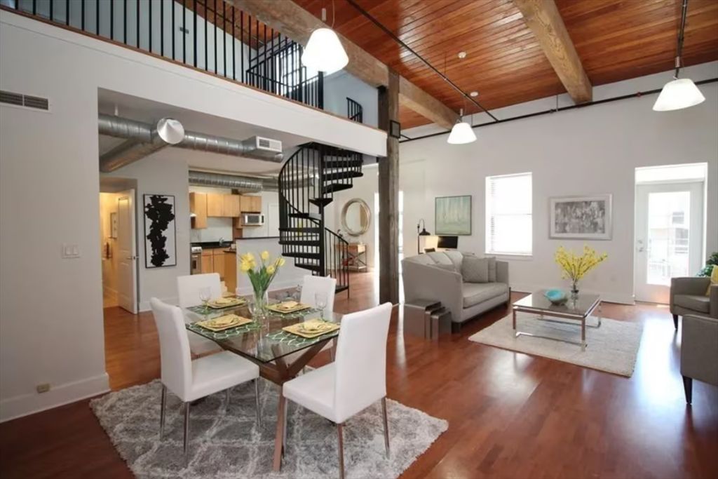 4 Powder Mill Sq 106, Andover, MA 01810