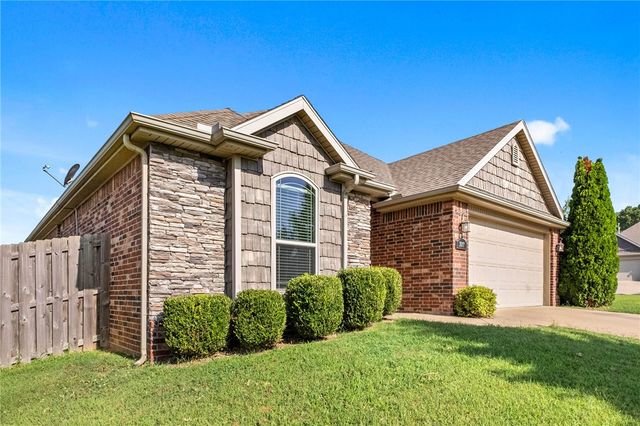 3077 N Downs Avenue, Fayetteville, AR 72704