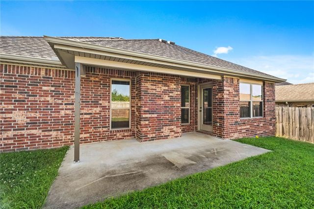 3077 N Downs Avenue, Fayetteville, AR 72704
