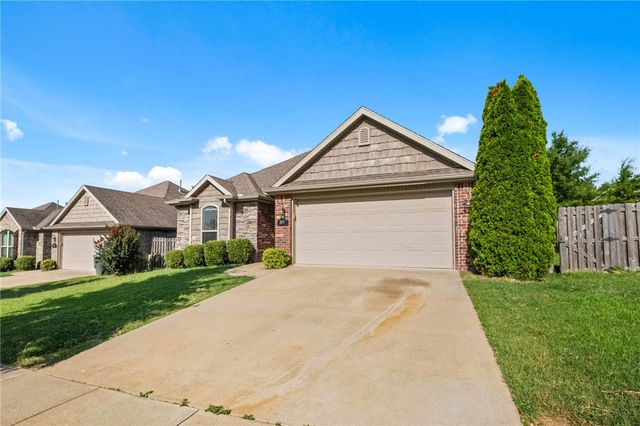 3077 N Downs Avenue, Fayetteville, AR 72704