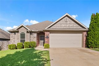 3077 N Downs Avenue, Fayetteville, AR 72704