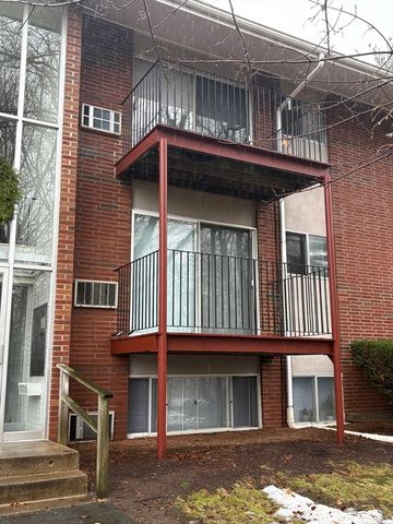 10 Longwood Dr 5, Andover, MA 01810