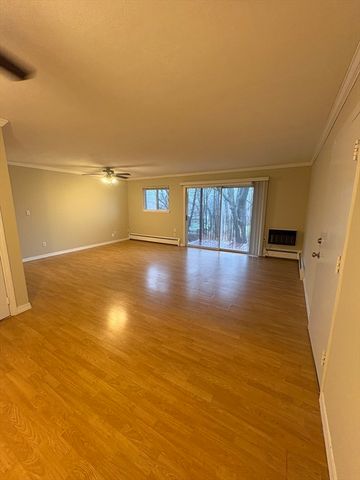 10 Longwood Dr 5, Andover, MA 01810