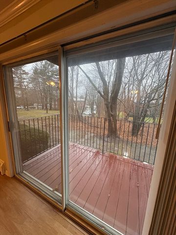 10 Longwood Dr 5, Andover, MA 01810