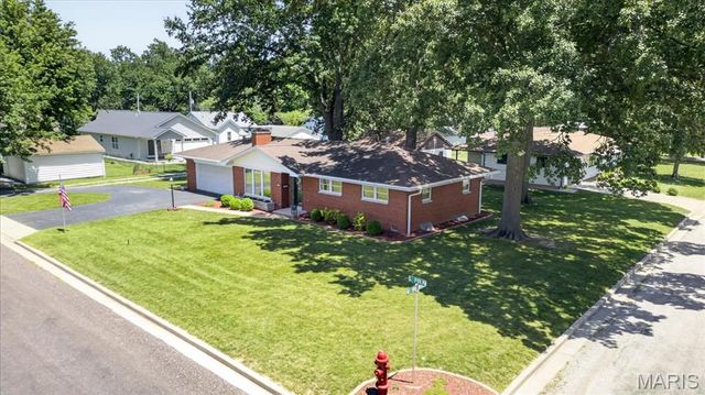612 S Polk Street, Millstadt, IL 62260