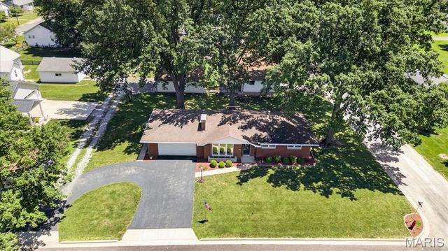 612 S Polk Street, Millstadt, IL 62260