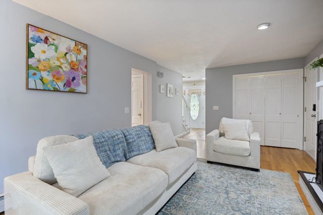 10 Shelley Drive, Nashua, NH 03062