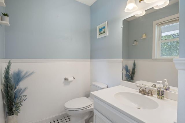 10 Shelley Drive, Nashua, NH 03062