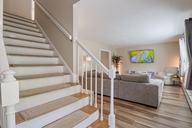 10 Shelley Drive, Nashua, NH 03062