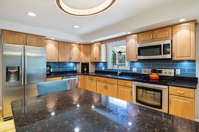 10 Shelley Drive, Nashua, NH 03062