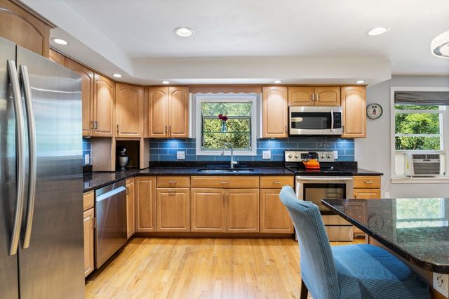 10 Shelley Drive, Nashua, NH 03062
