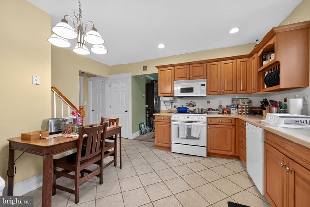 370 W CLAYTON AVE, Clayton, NJ 08312