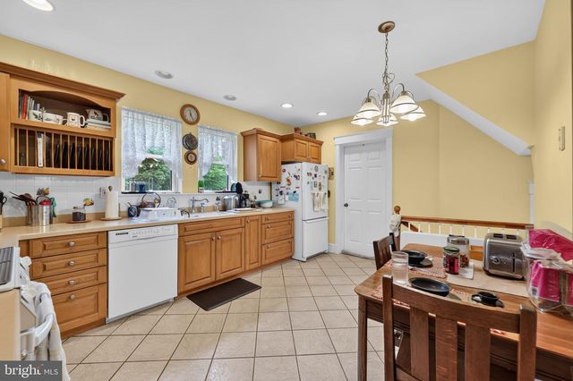 370 W CLAYTON AVE, Clayton, NJ 08312